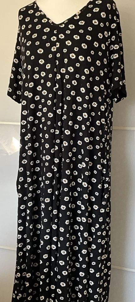 Limited Collection Stretchy Viscose Dress with Daisies on Black Size UK 20 - Image 2 of 4