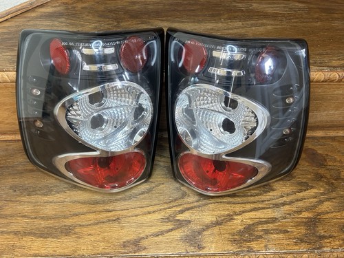 2000-2003 Suburban Halogen Tail Light Set Pair Pair Of Tail Lights For 2000-2003 Chevy Tahoe & Suburban 1500 - Halogen, Left & Right Set 2000 Silverado Tail Lights Led - Foto 2