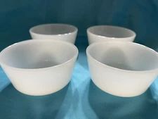 SET 4 VINTAGE GLASSBAKE MILK GLASS OVEN PROOF CUSTARD CUPS PERFECT HOLDS 1/2 CUP