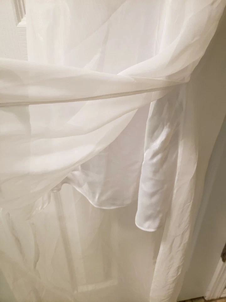 可爱 Josie 长白色睡衣带镂空珍珠种子杯 尺寸 L 很好 — 第 4/4 张图片