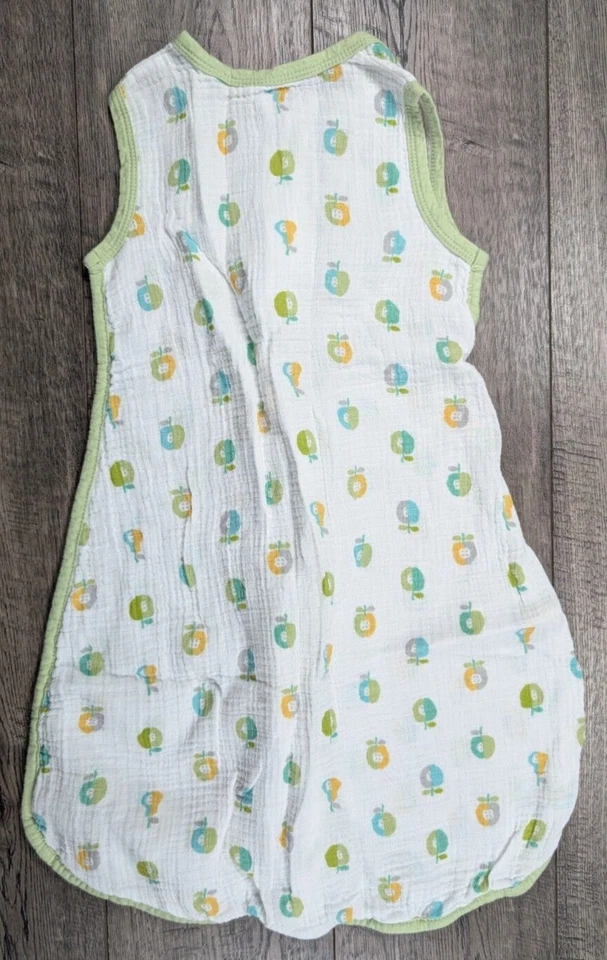 Saco de dormir pequeño de verano de 7-12 libras con adornos verdes de muselina de manzana Foto 3 de 3
