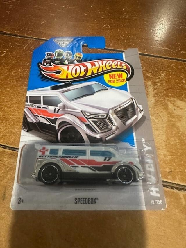 2013 Hot Wheels HW City Speedbox #15 White
