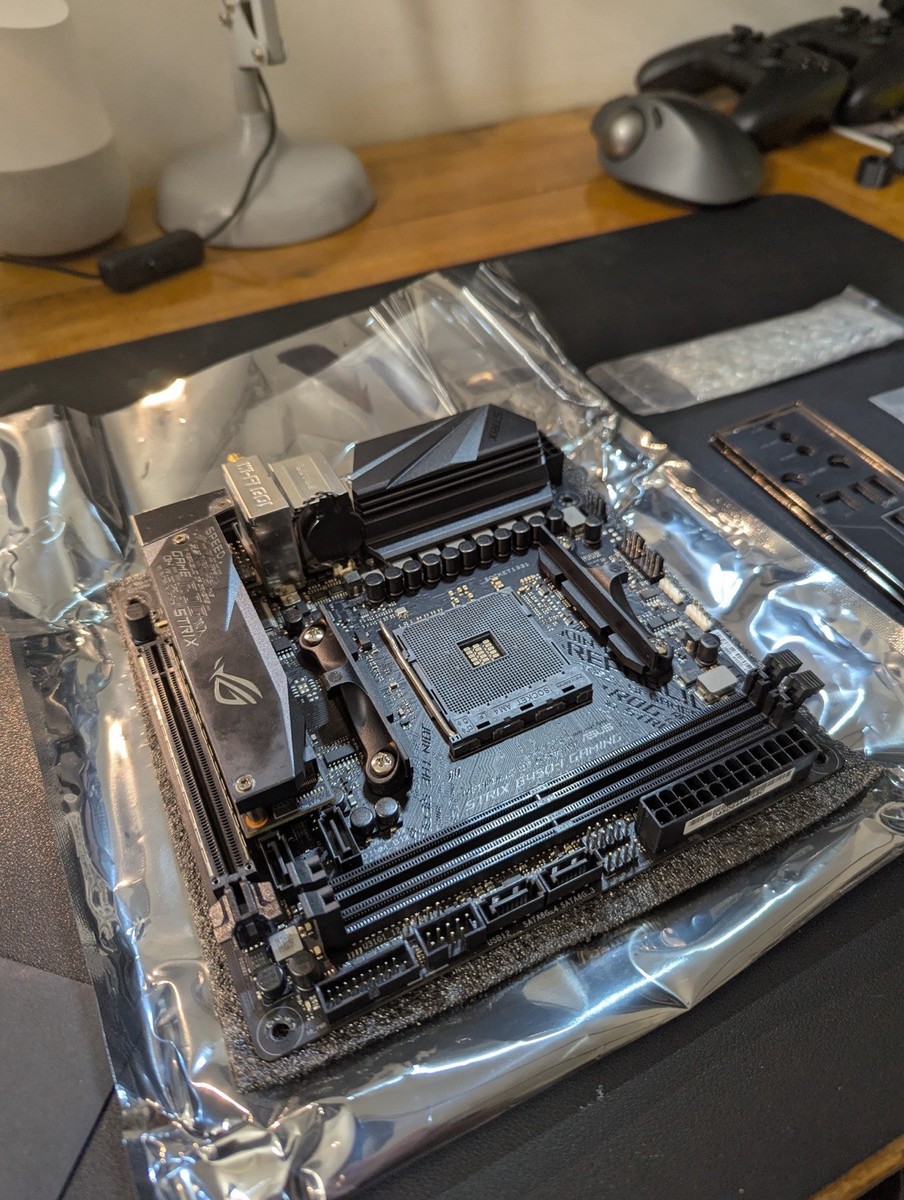 ASUS ROG STRIX B450-I GAMING Socket AM4 Mini ITX AMD B450