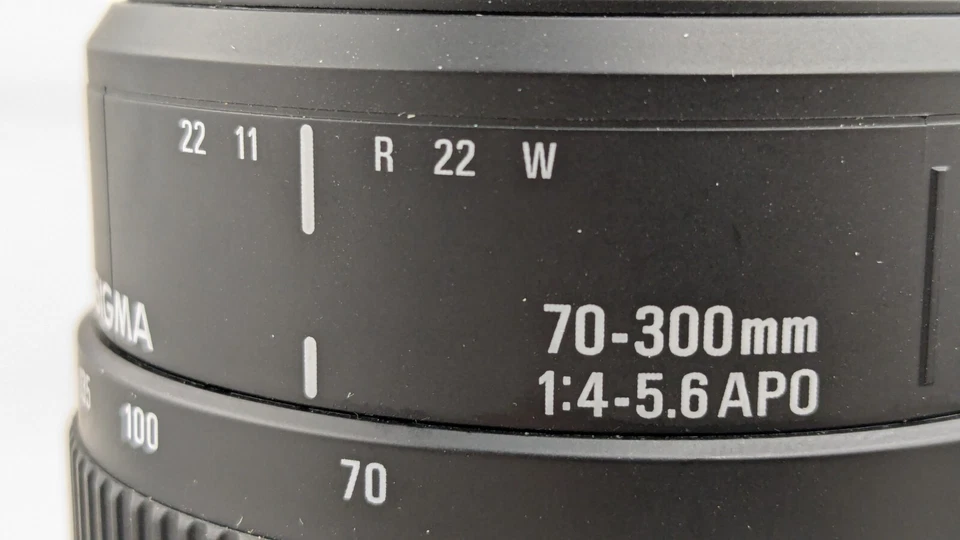 Zoom macro Sigma 70-300 mm f/4-5,6 APO pour monture Sony A avec étui - Photo 2/4