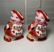 Piggy Kitchen Diva Salt And Pepper Shakers Ceramic Pig Collectible 