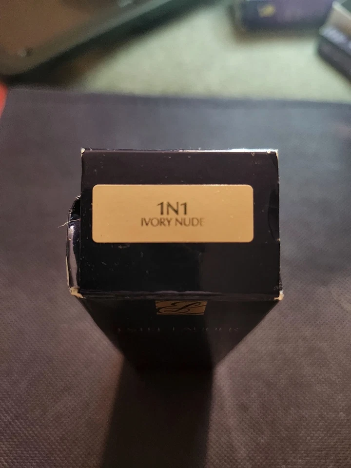 Estee Lauder Futurist Skintint Serum SPF 20 30mL -1N1 Ivory Nude - Image 4 of 4