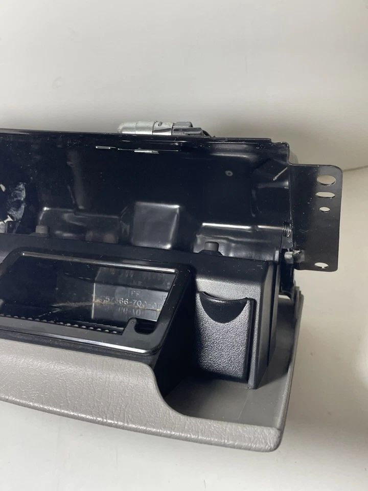 Cenicero Buick Lesabre 2000-2005 montado en el tablero central montaje cenicero gris OEM Foto 3 de 4