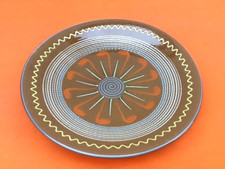 Années 1960 Plat Puigdemont Terre cuite polychrome émaillée à décor , spirales..