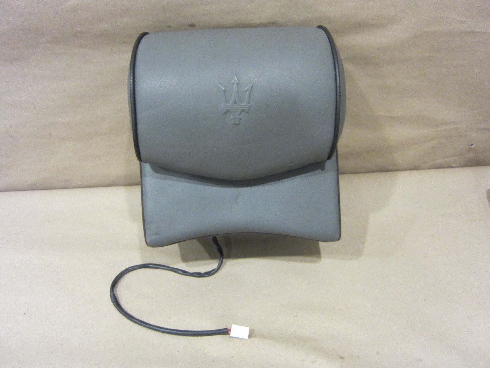 Maserati Quattroporte 2006 -  Rear Middle Headrest -Grey- Part# 981421700