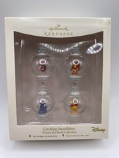2007 Hallmark Keepsake Catching SnowflakesDisney Pooh Miniature Set QXM8139- NEW