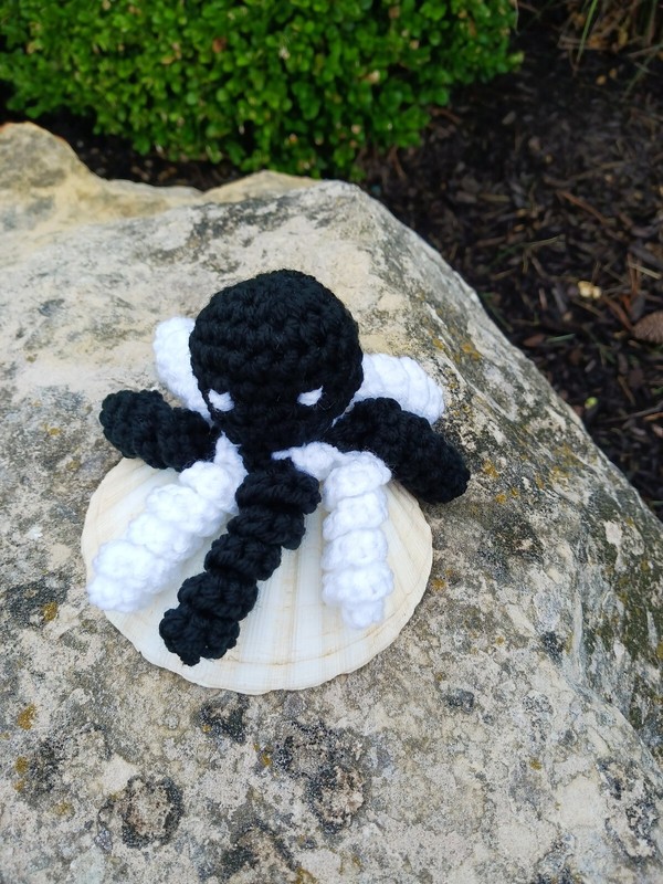 Catnip Octopus Cat Toy. Black & White Toy  Crochet Cat Toy w/ Organic Catnip.