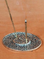 Produktbild - Räucherstäbchenhalter "Symbole" mit Verzierung | ca. 9,5 cm Durchmesser