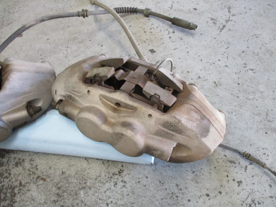 12-16 BMW F30 OEM M Performance Front Left and Right Caliper Brakes Unpainted - Image 3 of 4
