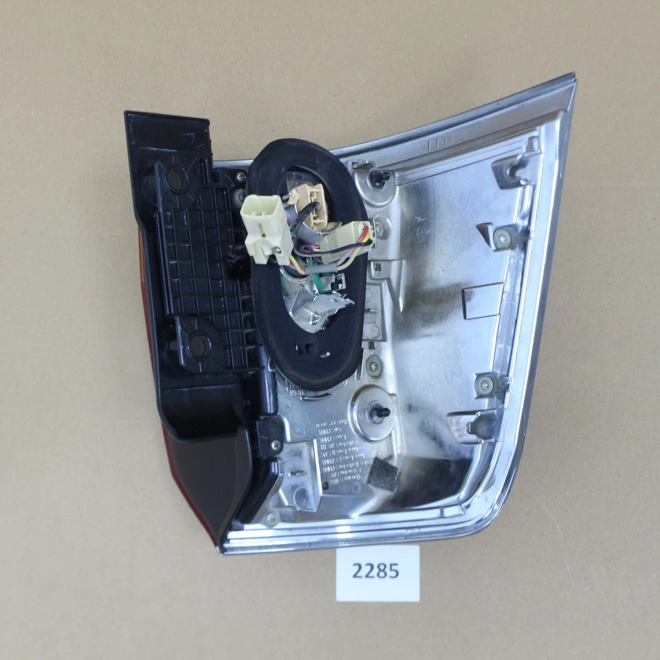 Lámpara de luz trasera LED exterior derecha genuina OEM para Lexus LX570 2008-2011 81551-60850 Foto 4 de 4
