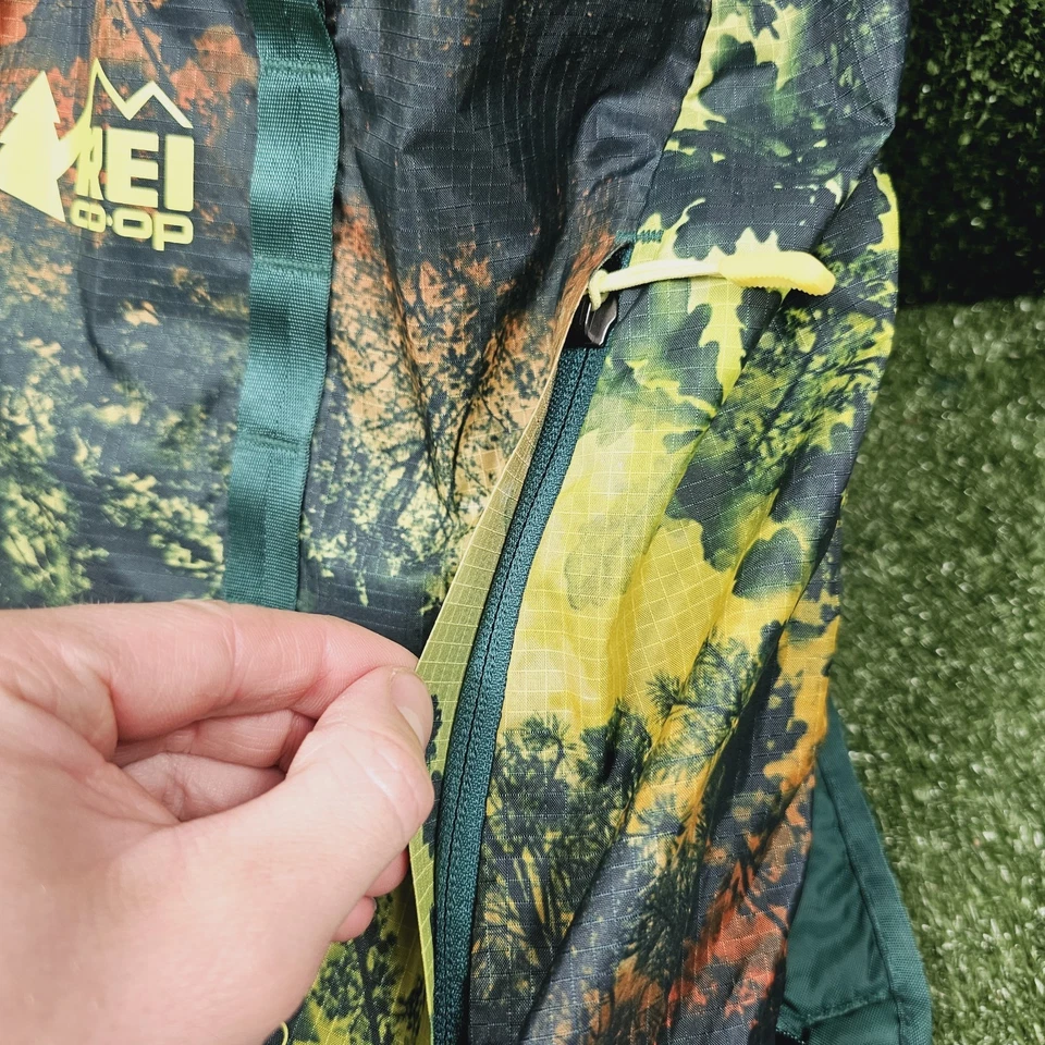 Mochila REI Co-Op Flash 18 Camuflada Verde Ligera Embalable Viaje Senderismo Foto 4 de 4