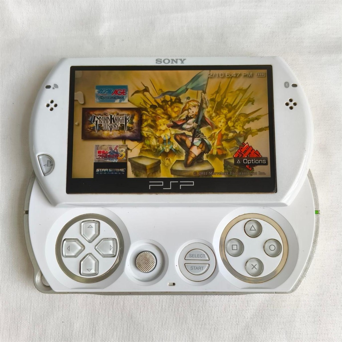 Sony PSP GO console White with Charger PSP-N1006 Screen with