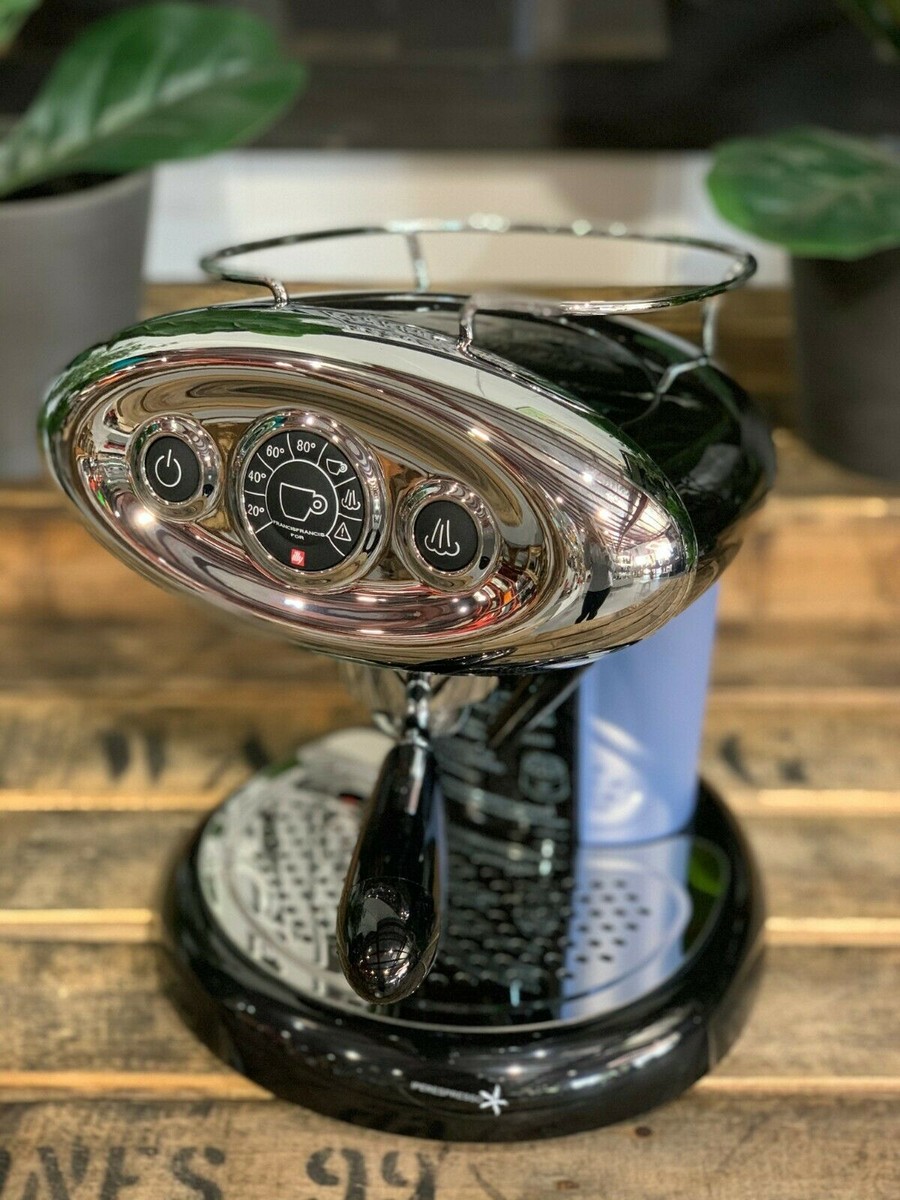 ILLY X7.1 POD BRAND NEW BLACK CAPSULES ESPRESSO COFFEE MACHINE