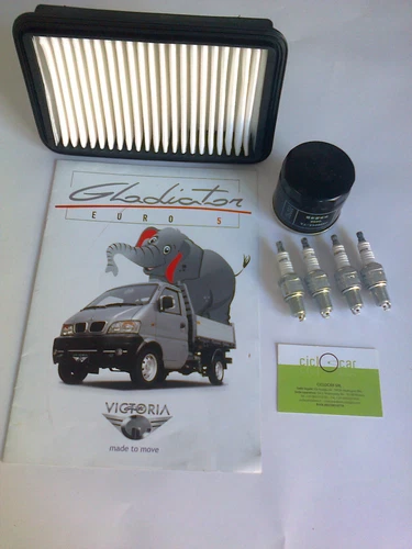 ORIGINAL GIOTTI VICTORIA 1000 AIR AND OIL FILTER CUTTING KIT + 4 CHAMP CANDLES
