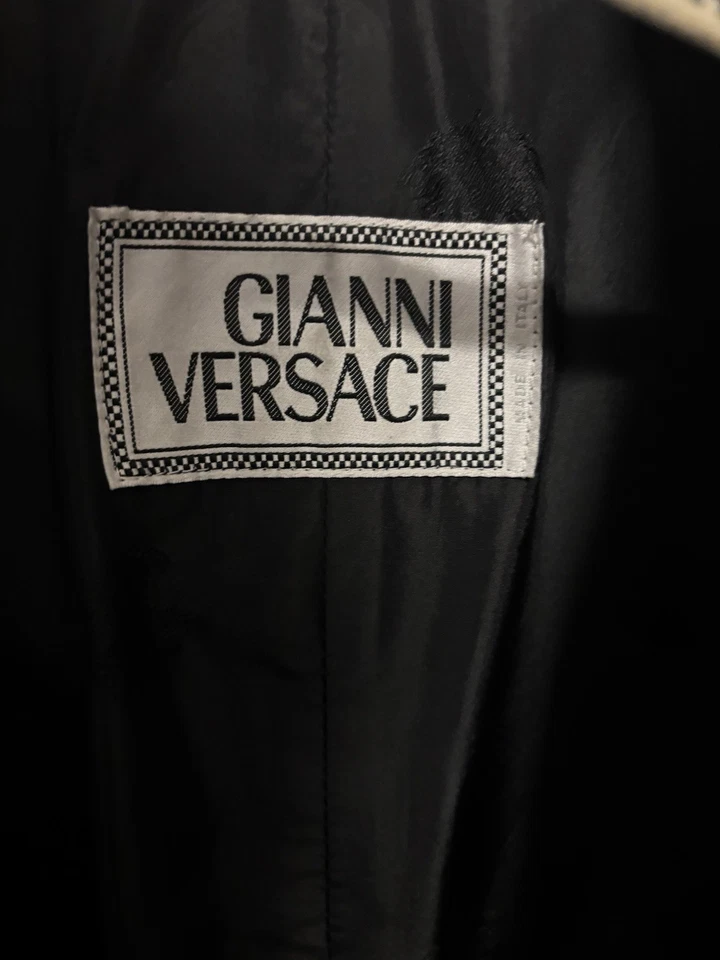 Men’s Vintage Versace Black Leather Trench Coat. Excellent Condition. Size XL 42 - Image 3 of 4