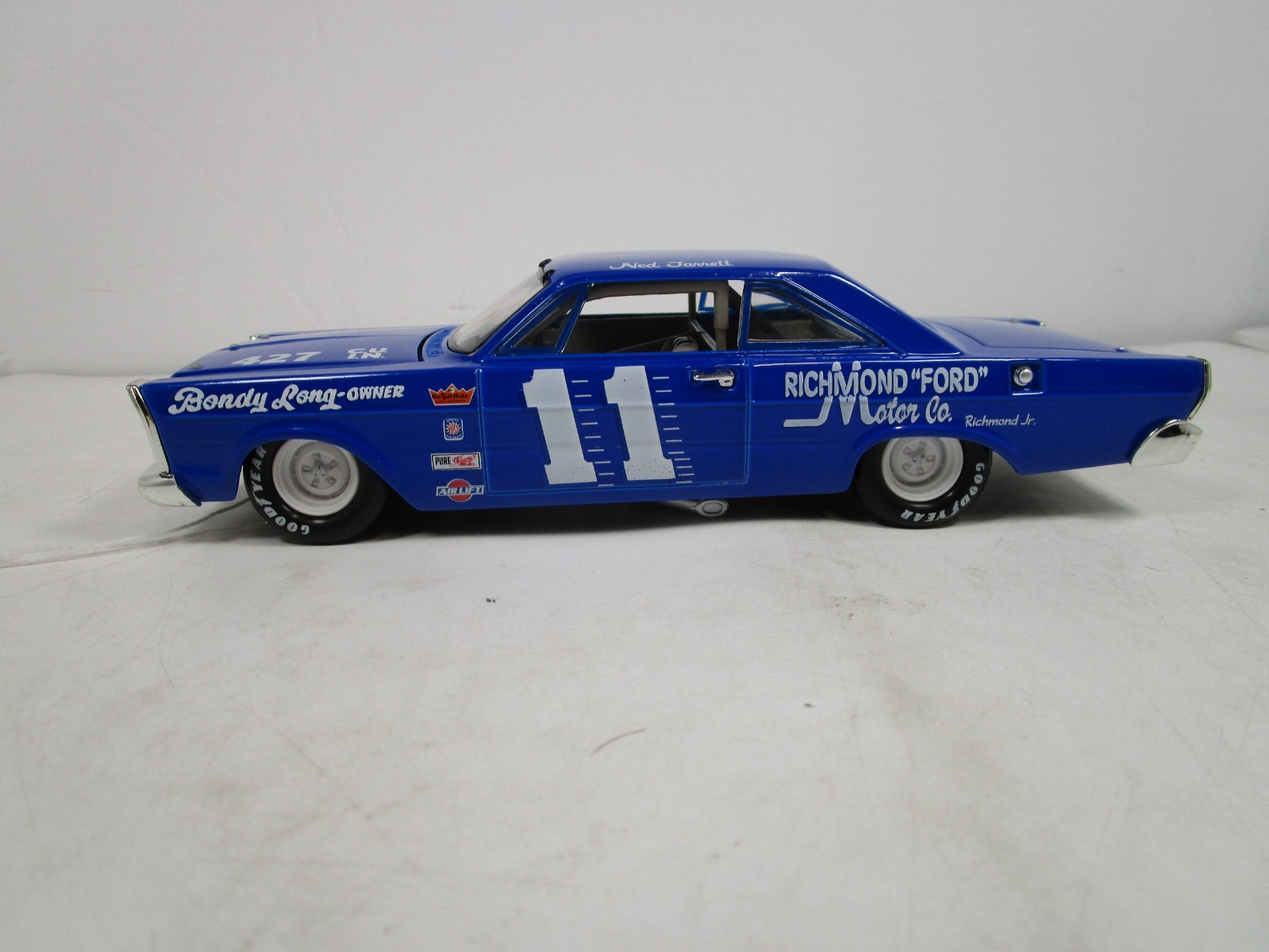 ACTION 1/24 NED JARRETT #11 RICHMOND FORD 1965 FORD GALAXY USED *READ*