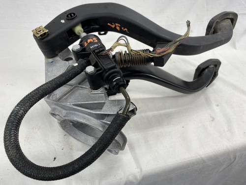 06 BMW 330xi Clutch & Brake Pedal Assembly OEM - Picture 4 of 9