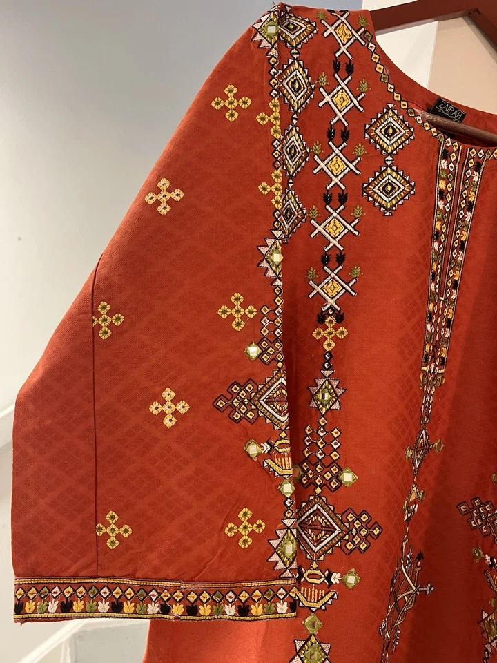 Kurta de algodón bordado paquistaní con espejo de trabajo.Talla grande nueva. Foto 2 de 4