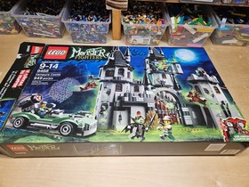 LEGO Monster Fighters: Vampyre Castle 9468 &ndash; Complete with Box and Manuals