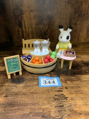 Sylvanian families beautiful fruit juice stand with seller excellent condition  