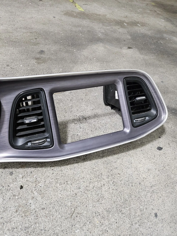 Cuadro de instrumentos 15-2025 Dodge Challenger OEM SRT TABLERO EMBELLECEDOR BISEL 5LE08XSAAE Foto 4 de 4