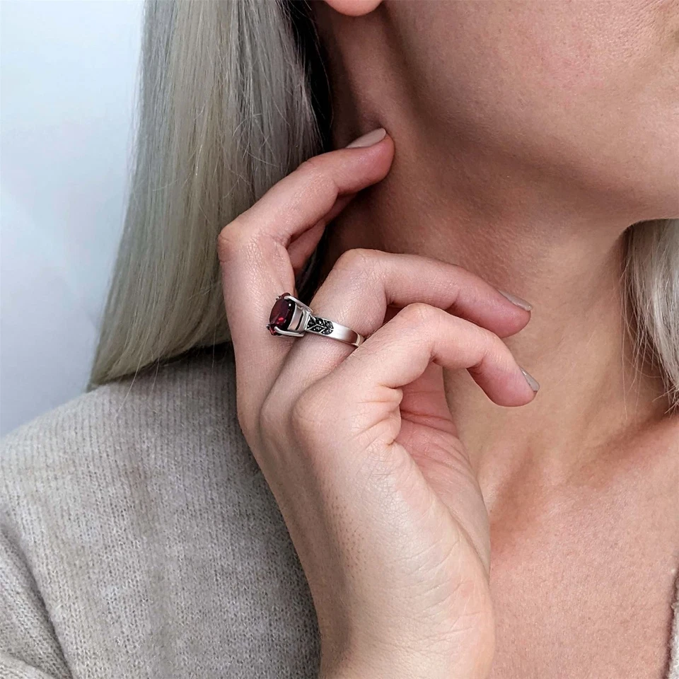 Silverly Anello Argento 925 Solitario Zircone Rosso Rotondo Marcasite - Immagine 3 di 4