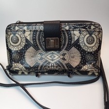 Sakroots Artists Circle Large Smartphone Crossbody Black And White Wanderlust