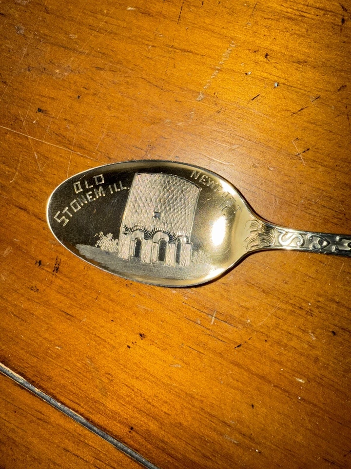 老式 STERLING MANCHESTER MFG CO. NEWPORT R.I 旧石磨/圣诞勺子 — 第 4/4 张图片