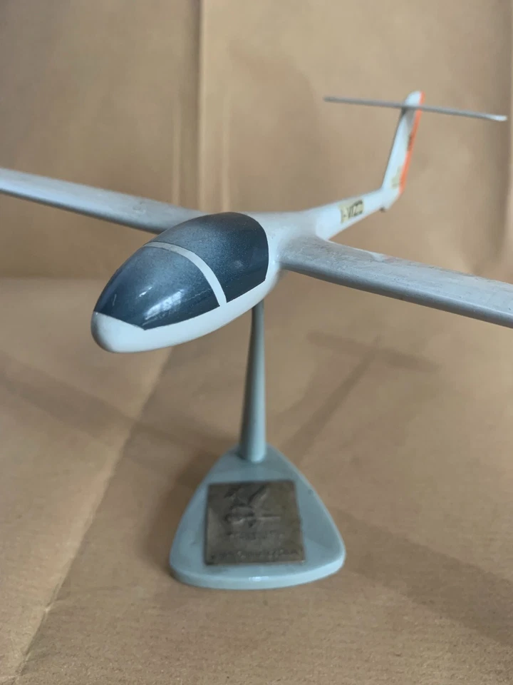 CAPRONI VIZZOLA - MODELLINO ALIANTE CON BASE I-VIZZ CALIF A 126 - Immagine 2 di 4