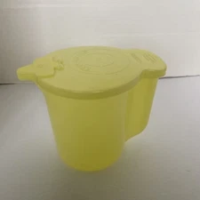 VINTAGE TUPPERWARE MILLIONAIRE LINE 1954~YELLOW PITCHER #131-2. ~FLIP TOP~ 447-2