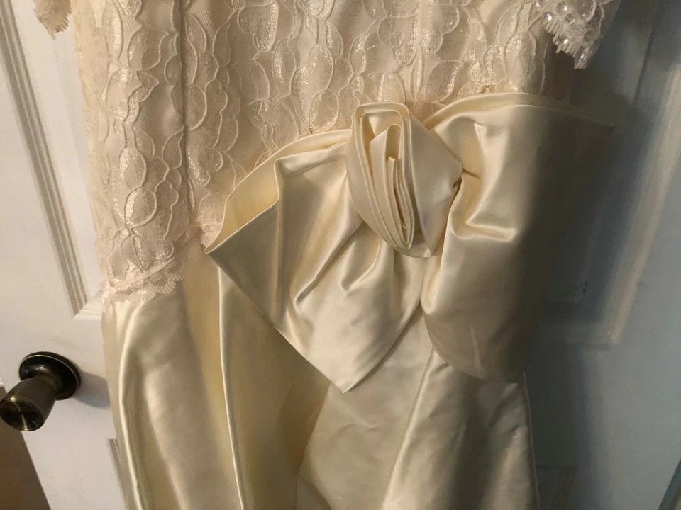 Винтажный свадебное платье слоновой кости/кремовый атлас, кружева, бисер свадебный салон размер 6 носить один раз - Изображение 4 из 4