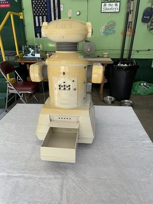TOMY Omnibot 2000 Robot With Remote for Parts and Restoration 1986