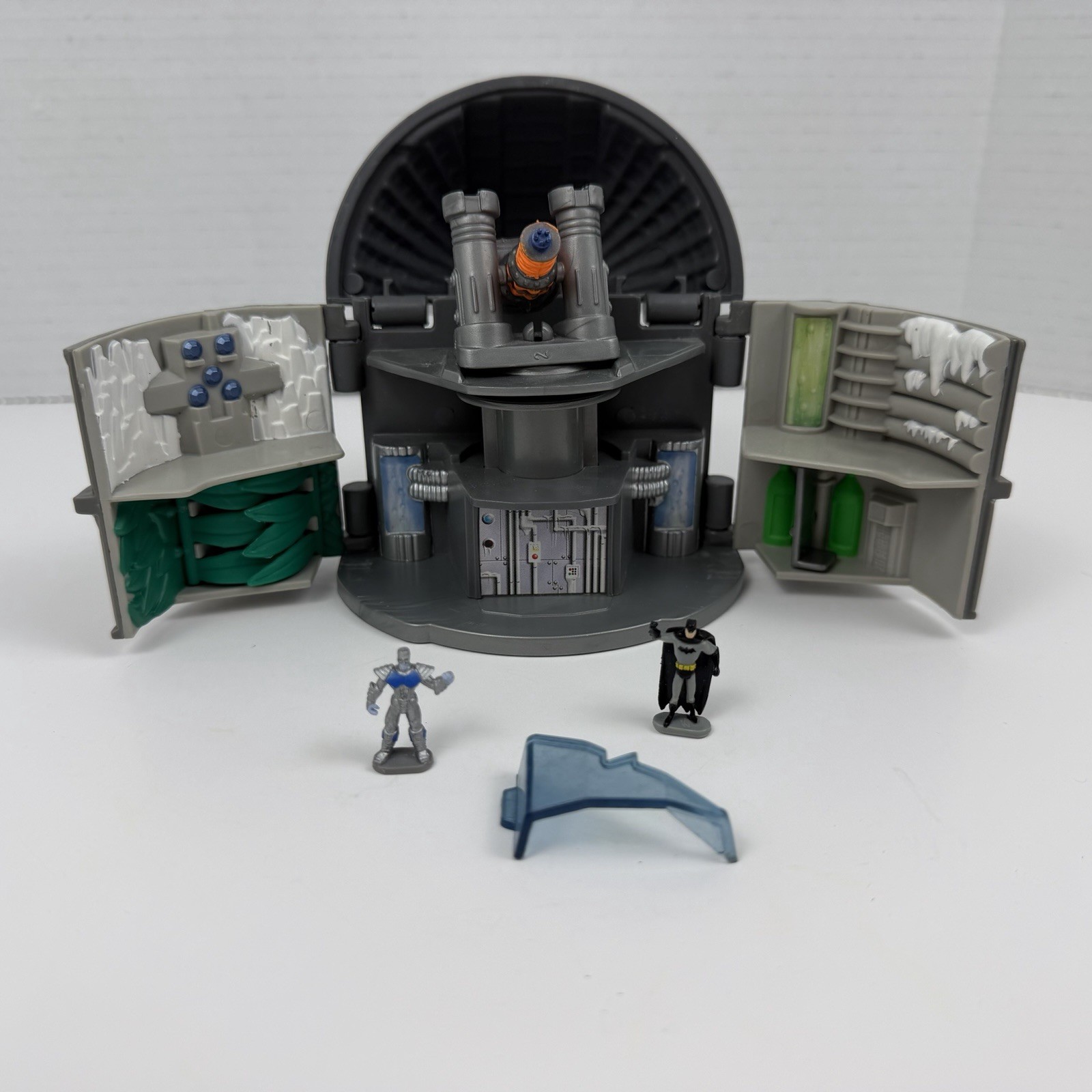 Kenner Batman And Robin Micro verse Mr Freeze Observatory (1997)