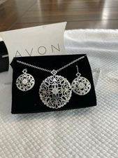 Avon Filigree Pendant Gift Set - Silvertone