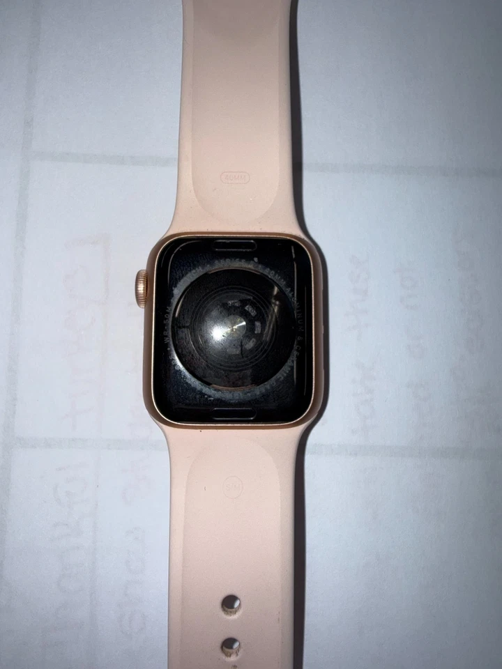 Apple Watch Series 5 40 mm Aluminio Estuche Dorado Correa Deportiva Arena Rosa - MWV72LL/A Foto 4 de 4