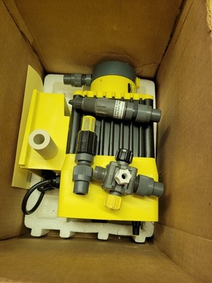 LMI MILTON ROY D721-72S ELECTRONICALLY CONTROLLED LIQUID METERING PUMP *NEW*