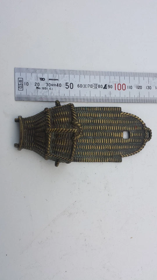 Ancien pyrogène porte allumettes à suspendre en bronze en forme de hotte - Photo 2/3