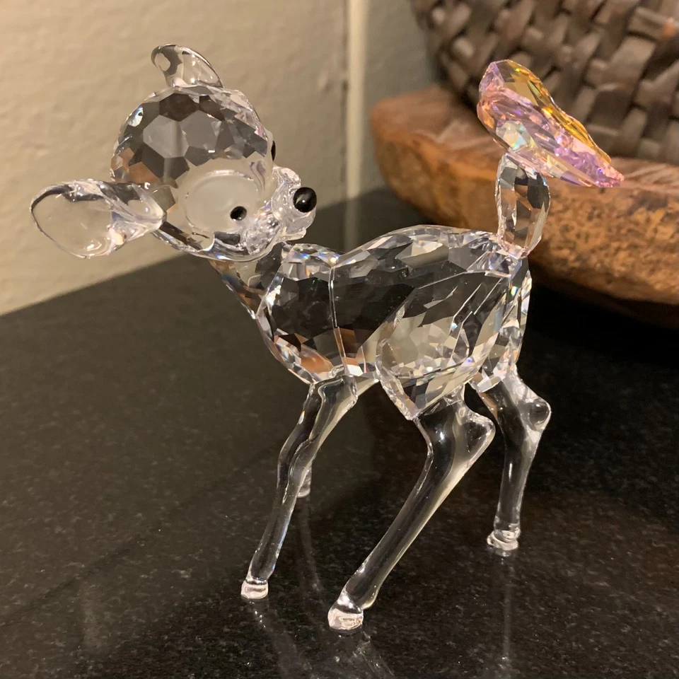 Figura Bambi de cristal Swarovski Disney con mariposa 3 7/8" #943951 impecable Foto 2 de 4