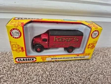 CLASSIX 1/76 OO GAUGE AUSTIN K2 PANNEL VAN KEMPS BISCUITS EN7606