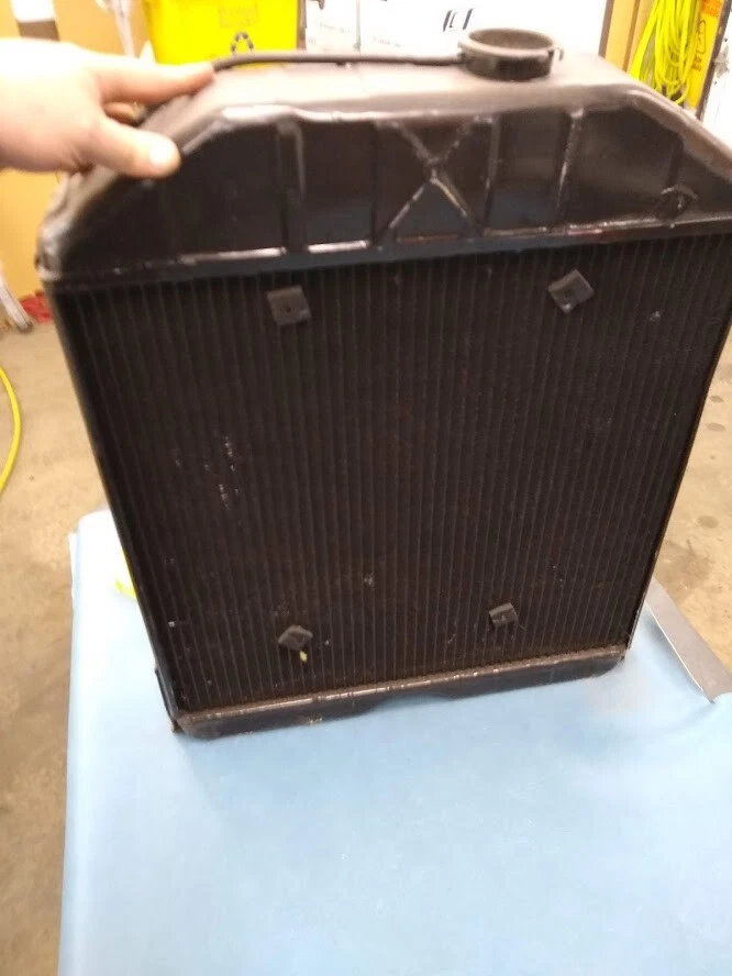 Radiador original de 4 filas para Ford Deluxe/Mercury Series 29a 1942-48 cabeza plana Foto 3 de 3