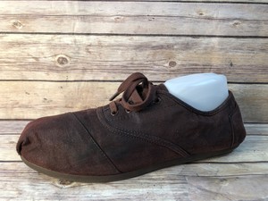 toms burgundy shoes