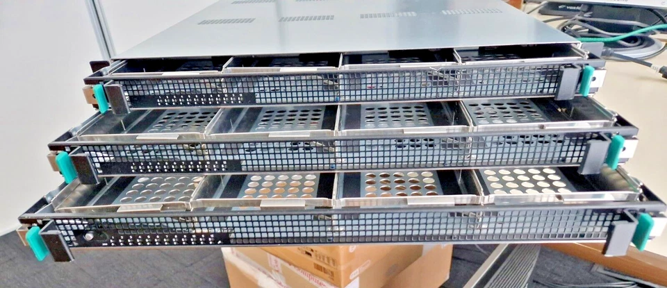 ASUS S2036 Server for BigData, CPU 2xIntel 3104, 32GB RAM, 36-bay HDD,480GB SSD - Immagine 4 di 4