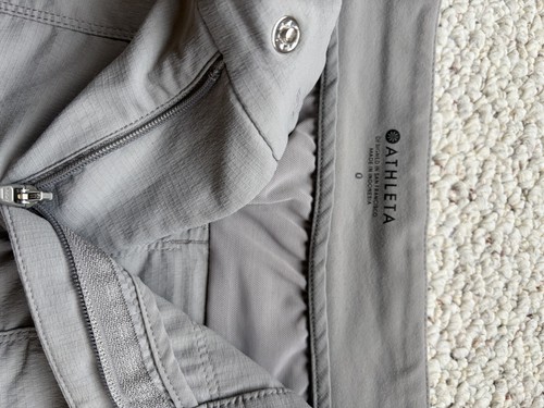 ATHLETA Trekkie North Shorts Women's sz 0 Gray Stretch snap closure  Zip Pockets - Picture 4 of 4