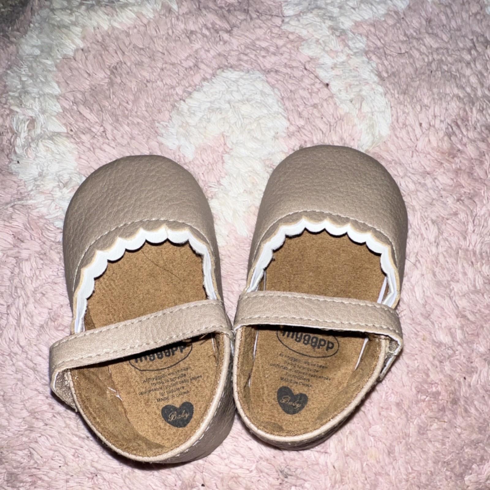 Faux Leather Scalloped Hook & Loop Rubber Sole