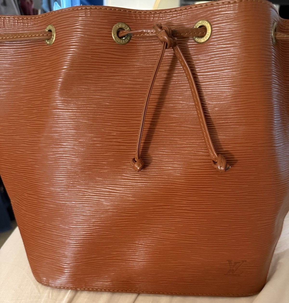 Louis Vuitton Epi Leather Shoulder Bag/Preloved!!