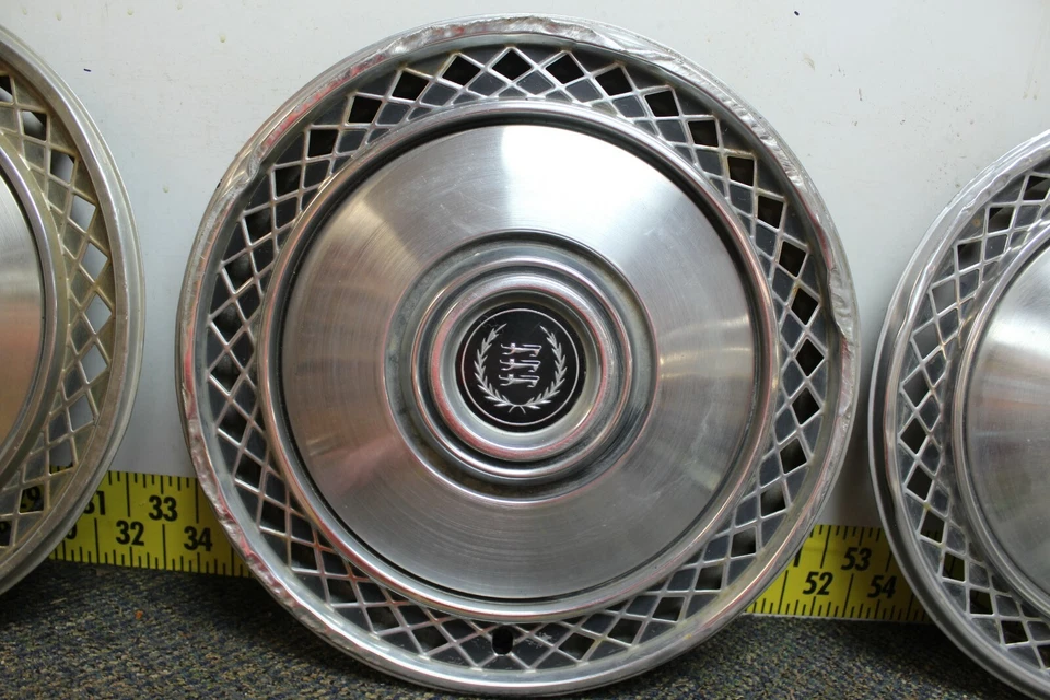 Juego de 4 tapacubos usados OEM Ford 15" E3AZ1130D 1975-82 LTD/Mercury Cougar (1415) Foto 4 de 4